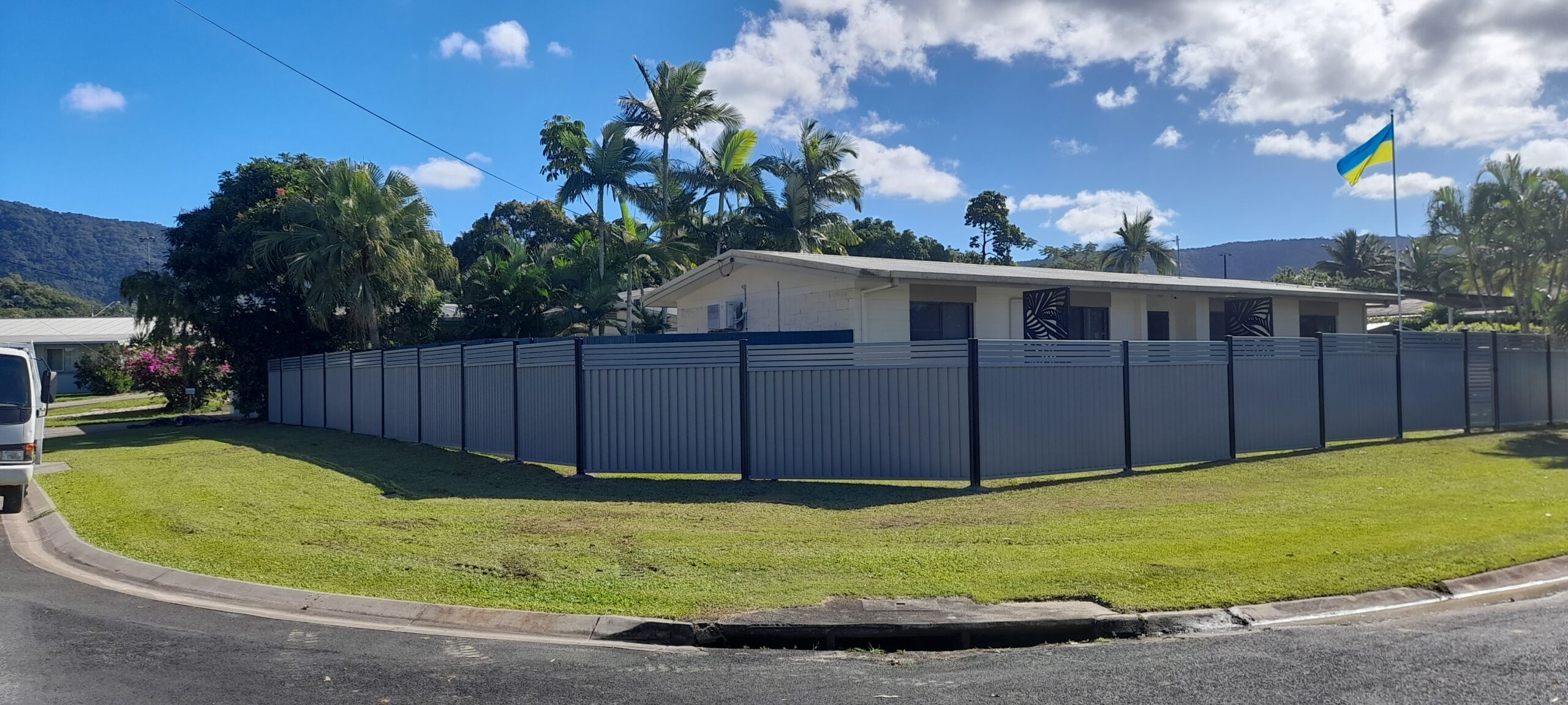 Colorbond corner fence in cairns